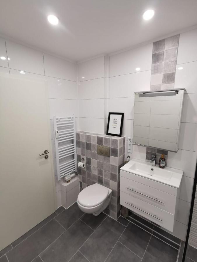 Frisch sanierte Ferienwohnung 2 min vom Südstrand - Balkon - PAY TV Wilhelmshaven Exterior foto